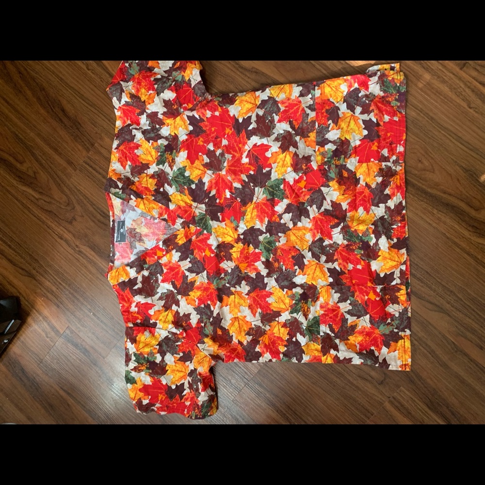 Fall scrub top size large Thanksgiving colorful leaves